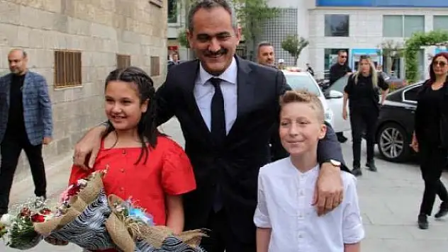 Bakan Özer: Salgınlarda son kapatılması gereken yer, okullar