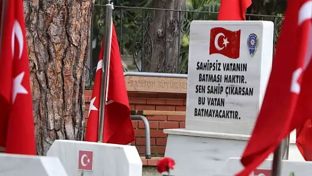 Şehitlikte buruk bayram