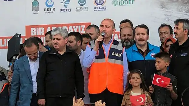 İdlib'de inşa edilen briket evlerin anahtar teslim töreni yapıldı