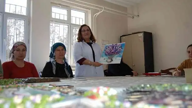 Resimleri üç boyutlu hale getirip hareketli tablolar yapıyorlar