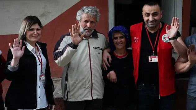 Engelli çift, hayırseverlerin desteğiyle bayramda yeni eşyalarına kavuştu