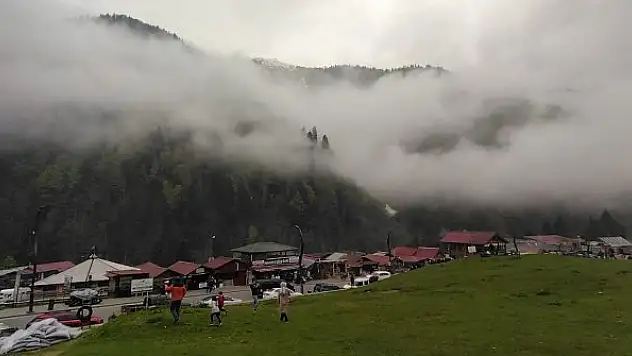 Ayder'de sisli hava tatilcilerin keyfini bozamadı