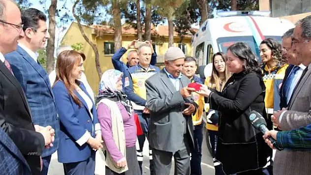 Hayırsever vatandaştan sağlık müdürlüğüne ambulans bağışı