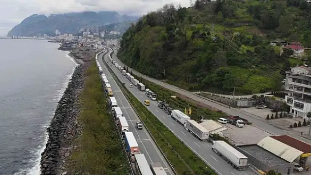 Sarp Sınır Kapısı'nda tır kuyruğu çilesi devam ediyor