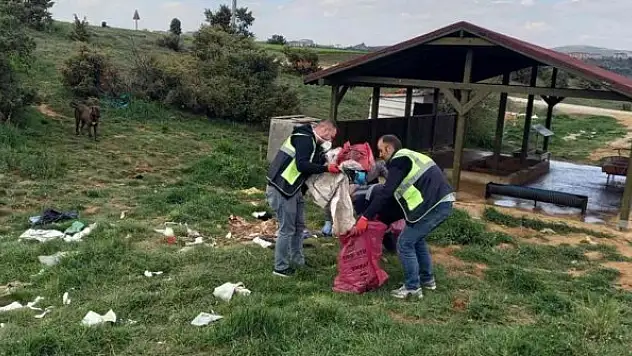 Sokak hayvanlarının beslenme noktalarını dezenfekte ediliyor