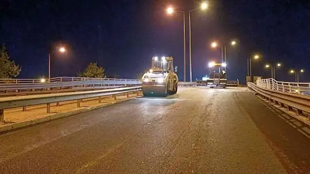 Gece yarısı yapılan asfalt trafik aksatmadı