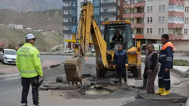 Hakkari Belediyesi ekiplerinden yağmur seferberliği
