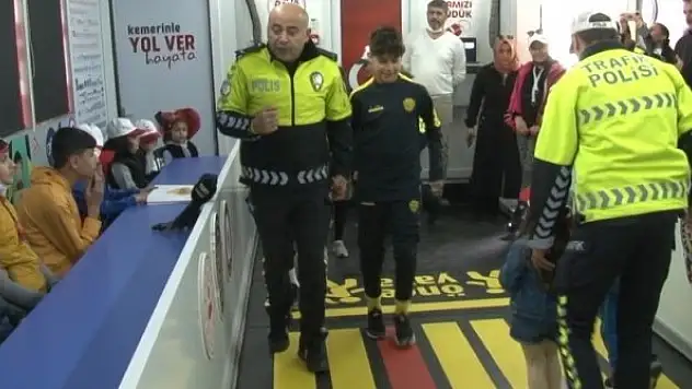 Trafik Haftası'nda gülümseten anlar: 'Pedala boyum yetmiyor'