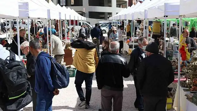Antika Pazarı'na yoğun ilgi