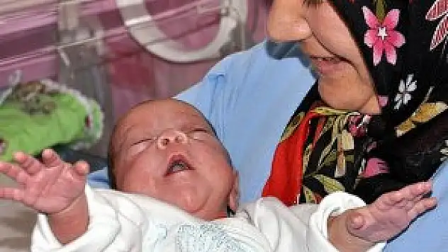 Fatma bebek yaşam azmiyle şaşırttı