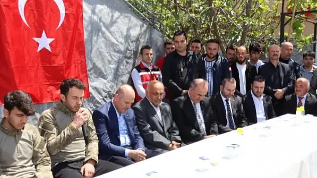 Bakan Soylu, Şehit Talha Bahadır'ın ailesini ziyaret etti