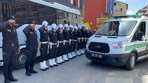 Kalp krizi geçiren polis memuru son yolculuğuna uğurlandı