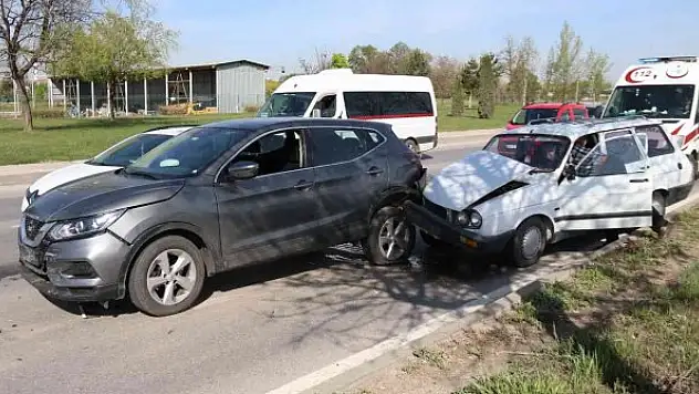 Zincirleme trafik kazası, 2 yaralı