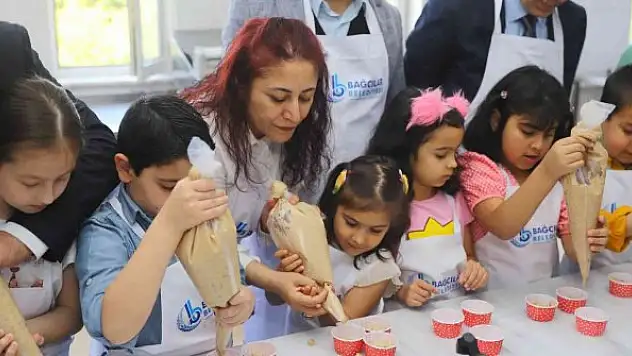 Çölyak hastaları için glütensiz kek yaptılar