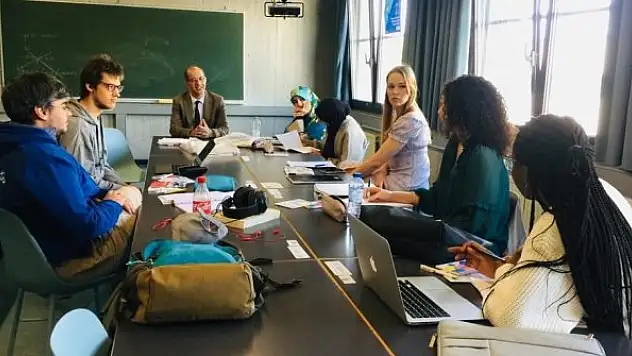 Türk dekandan Belçika'da ders