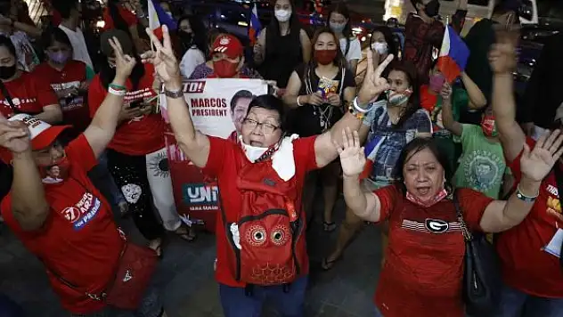 Filipinlerdeki devlet başkanlığı seçiminde eski diktatörün oğlu açık ara önde