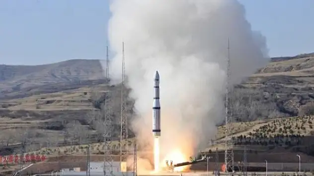 Çin, Tiencou-4 kargo mekiğini uzay istasyonuna yolladı