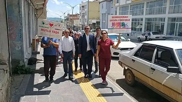 Sağlıkçılar, toplum sağlığı için yürüdü