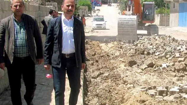 Araban caddelerine asfalt dökülüyor