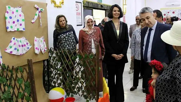 Babannenin torununa yıllarca yaptığı kıyafetler sergilendi