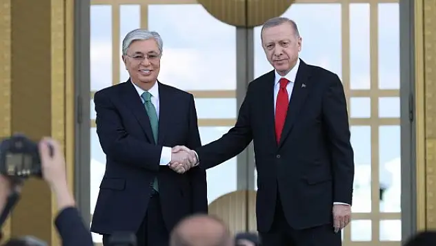 Cumhurbaşkanı Erdoğan, Kazak mevkidaşını resmi törenle karşıladı