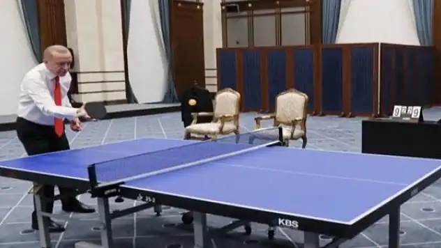 Erdoğan, Kazakistan Cumhurbaşkanı ile masa tenisi oynadı