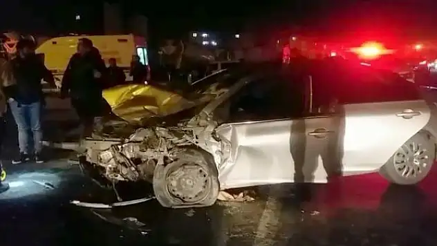 Trafik kazası: Biri polis 2 kişi hayatını kaybetti