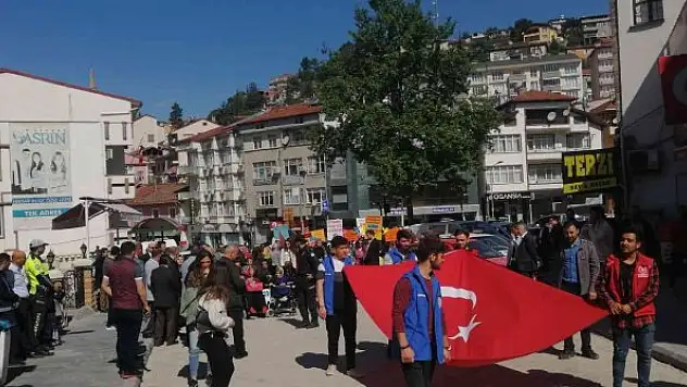 Engelliler farkındalık için yürüdü