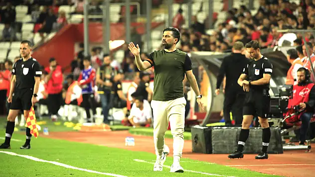 İlhan Palut, takımı motive ediyor
