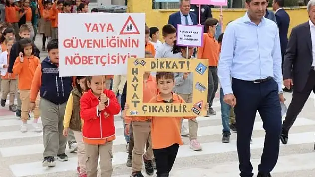 Günyüzü ilçesinde öğrencilere yayalar için güvenli trafik eğitimi verildi