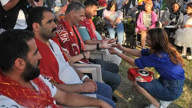 Onlarca kişi Engelliler Haftasında farkındalık için yürüdü