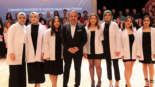 Gecikmeli olsa da beyaz önlüklerini giydiler