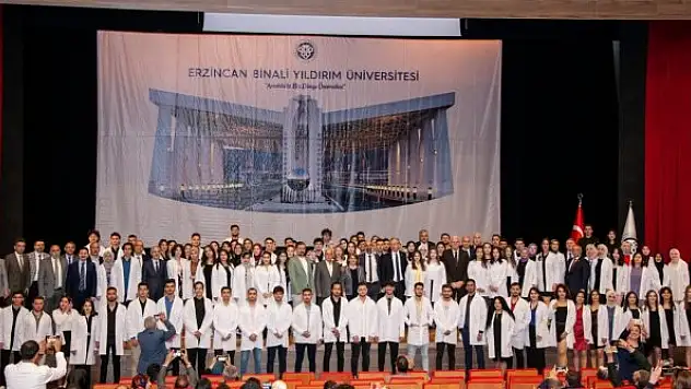 Eczacılar önlük giydi