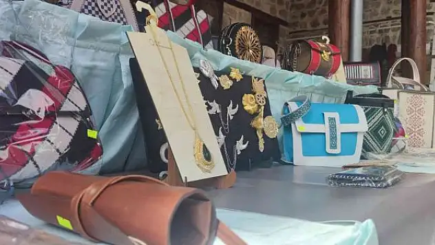 El emeği göz nuru çantalar satışa çıktı