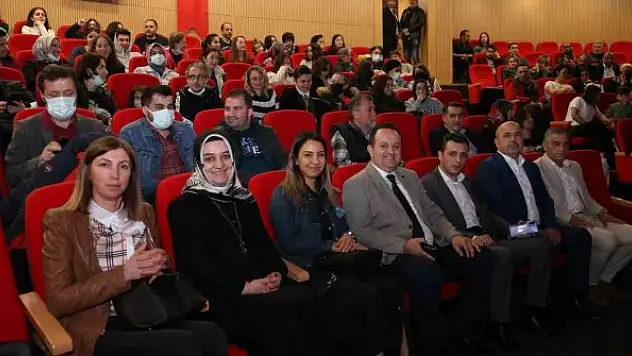 Sağlık çalışanlarına tiyatro morali