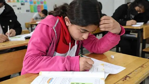 78 bin 711 yardımcı kaynak kitap paketi öğrencilere dağıtıldı