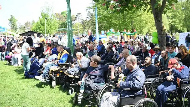 Özel bireyler bahar şenliğinde eğlendi