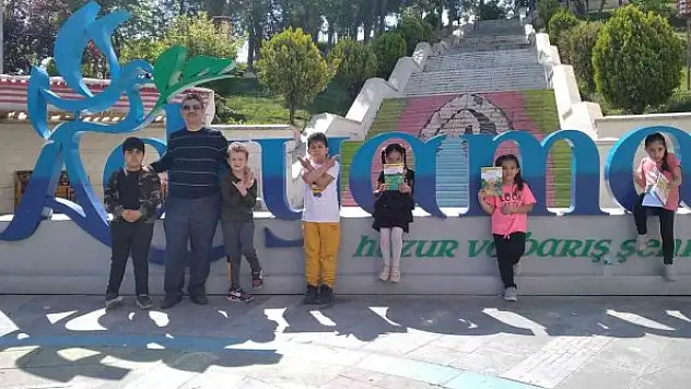 Öğrenciler hem kitap okuyor hem kültür öğreniyor