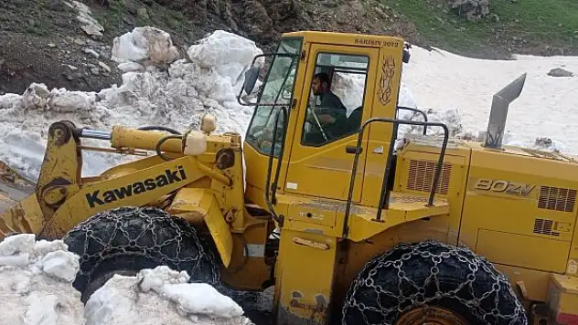 Mayıs ayında kar temizleme çalışmaları devam ediyor