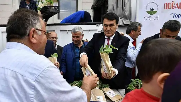 Bursa'da 12 meydanda 500 bin fide dağıtıldı