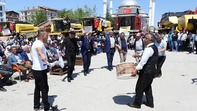 Biçerdöverler davul zurna ile uğurlandı