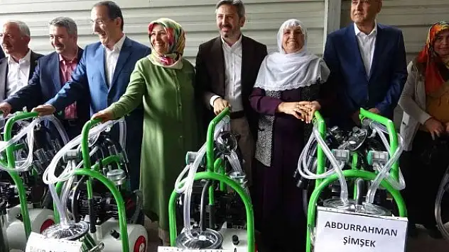 Çiftçilere süt sağma makinesi dağıtıldı