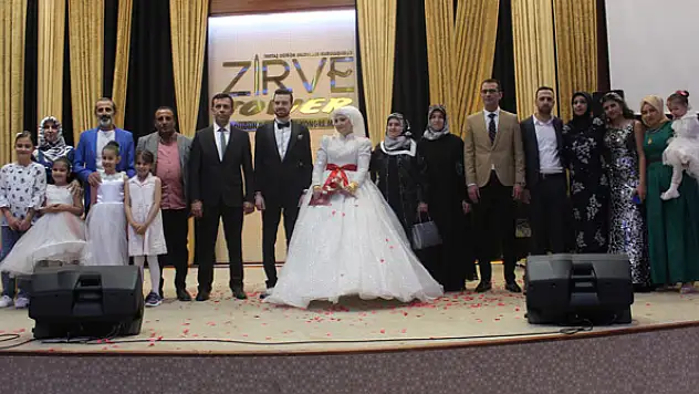 Ayvaz ile Akay ailelerinin mutlu günü