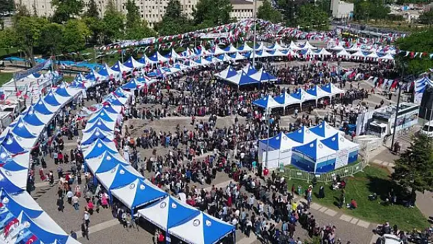 Kan bağışı yapanlara spor ayakkabı hediye