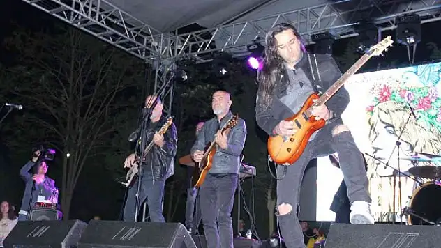 Üniversite öğrencileri Yüksek Sadakat ile coştu