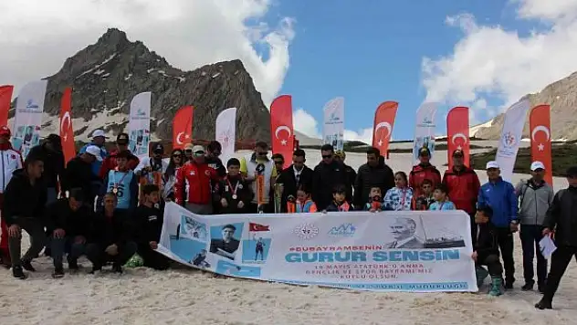 3 bin 300 rakımda kayak yarışması