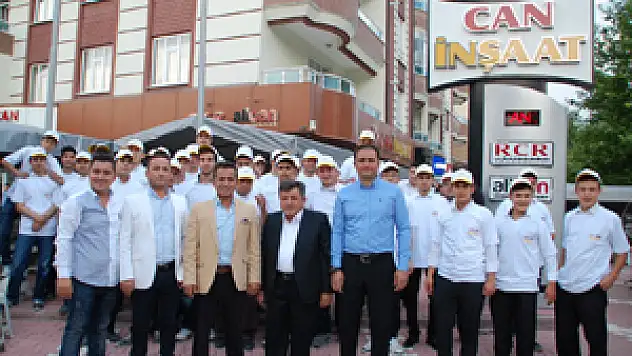 Can İnşaat'tan geleneksel iftar yemeği