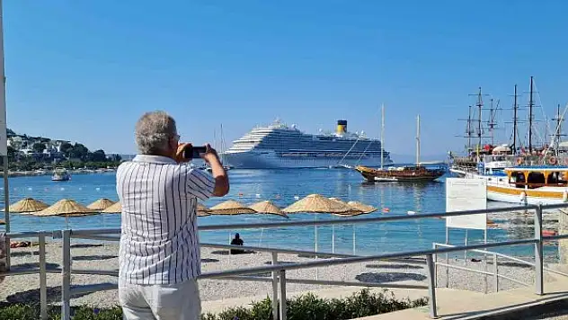 Dev gemiye bakan bir daha baktı