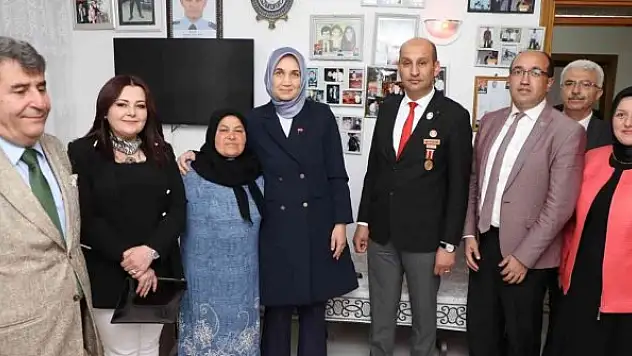 İlk ziyaretini şehit ailesine gerçekleştirdi