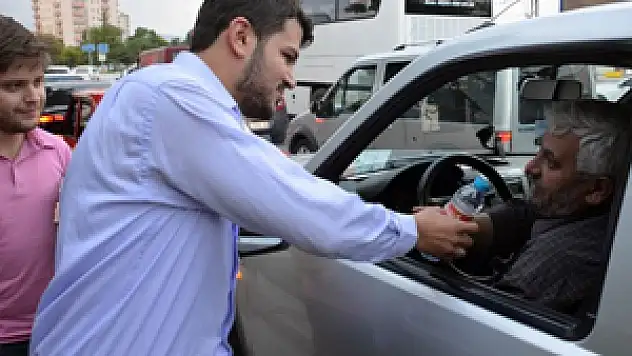 Ak Gençlik'ten 'İftara 5 kala' iftariyelik ikramı